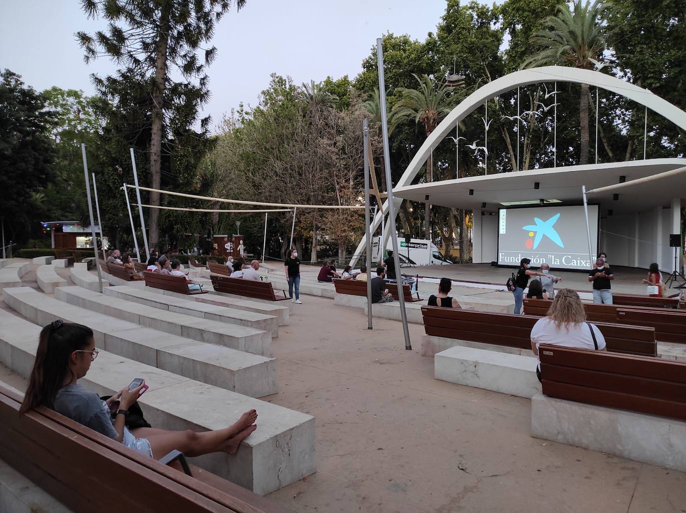 La playa de La Misericordia y el recinto Eduardo Ocón ejercieron ayer de cines 