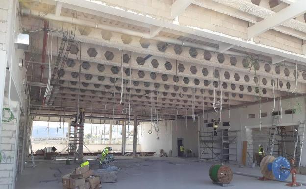 Trabajos en el interior de la terminal de pasajeros. 