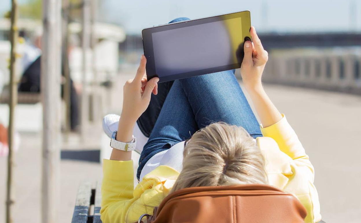 Cuatro cosas que no debes hacer con la wifi del hotel o del apartamento