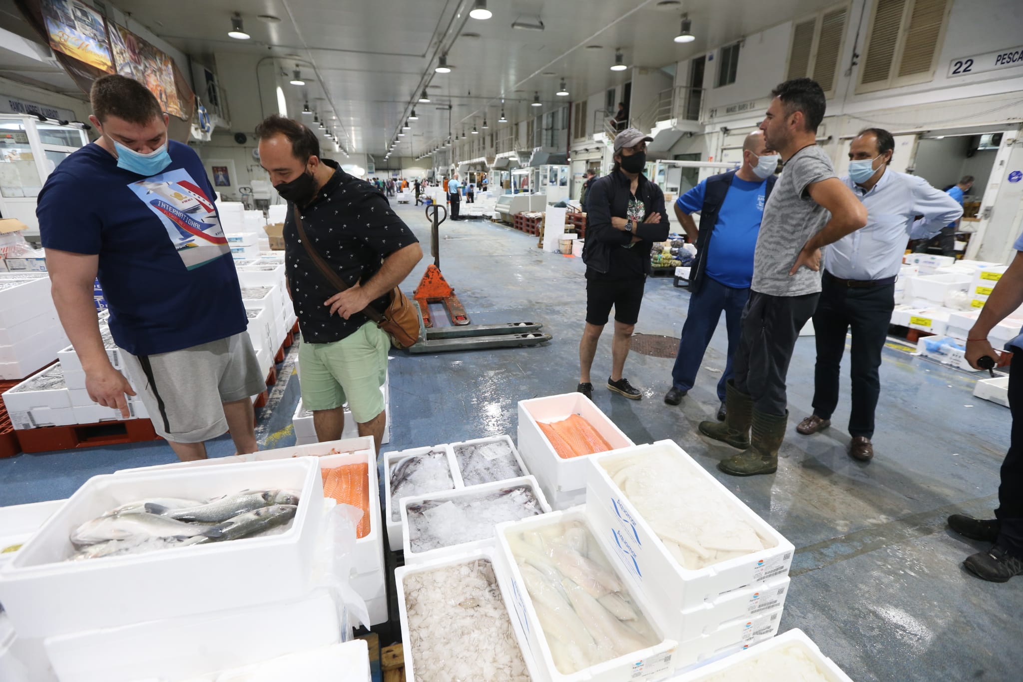 Varios puestos de Mercamálaga, realizan a diario el espectacular despiece de esta especie tan apreciada en el mundo