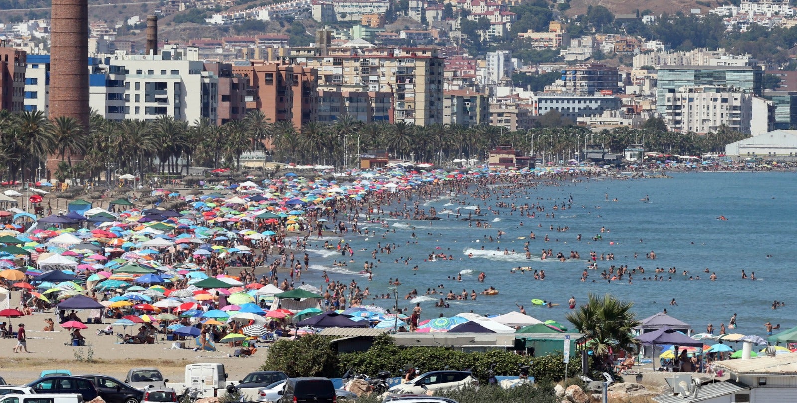La avalancha de bañistas obliga al cierre puntual de 29 playas en Málaga por exceso de aforo