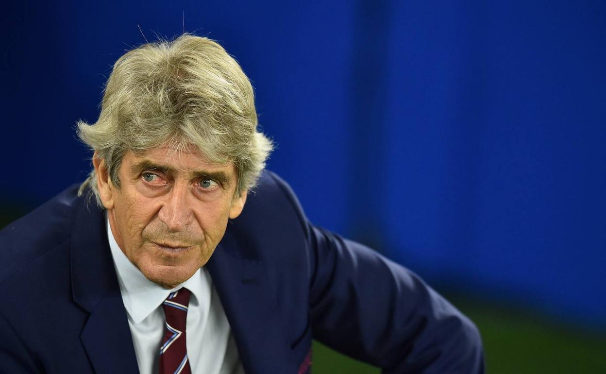 Manuel Pellegrini, en su etapa al frente del West Ham. 