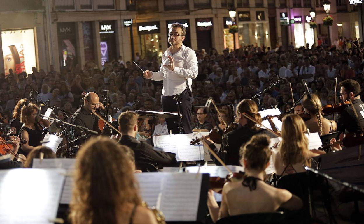 Inauguración del pasado festival Mosma con el concierto de bandas sonoras de Roque Baños en la plaza de la Constitución. 