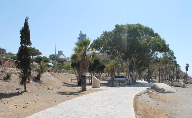 Imagen principal - Sendero por el que discurre este tramo de la Senda Litoral de Málaga. Túnel del Peñón del Cuervo. Camino hacia La Araña.