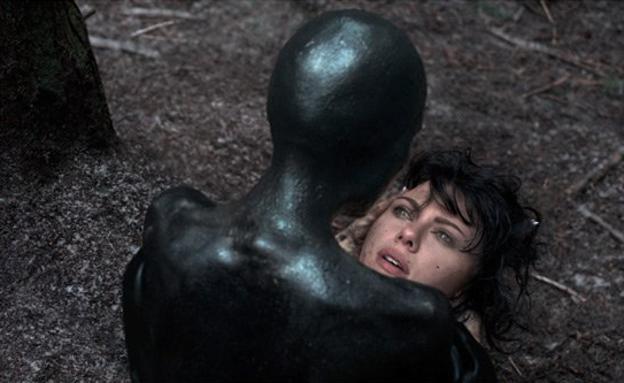 Un fotograma de 'Under the Skin'.