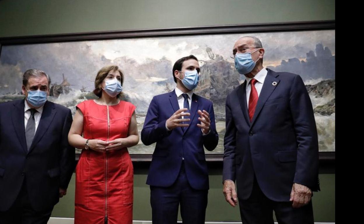 Teófilo Ruiz, Sandra García, Alberto Garzón y Francisco de la Torre, esta mañana, en la pinacoteca.