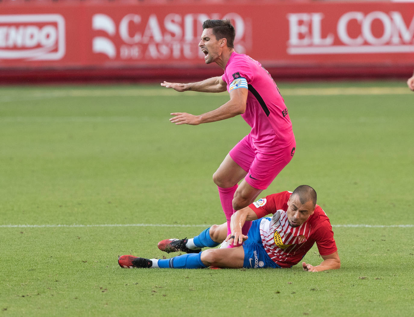 Derrota del Málaga en su visita al Sporting. 