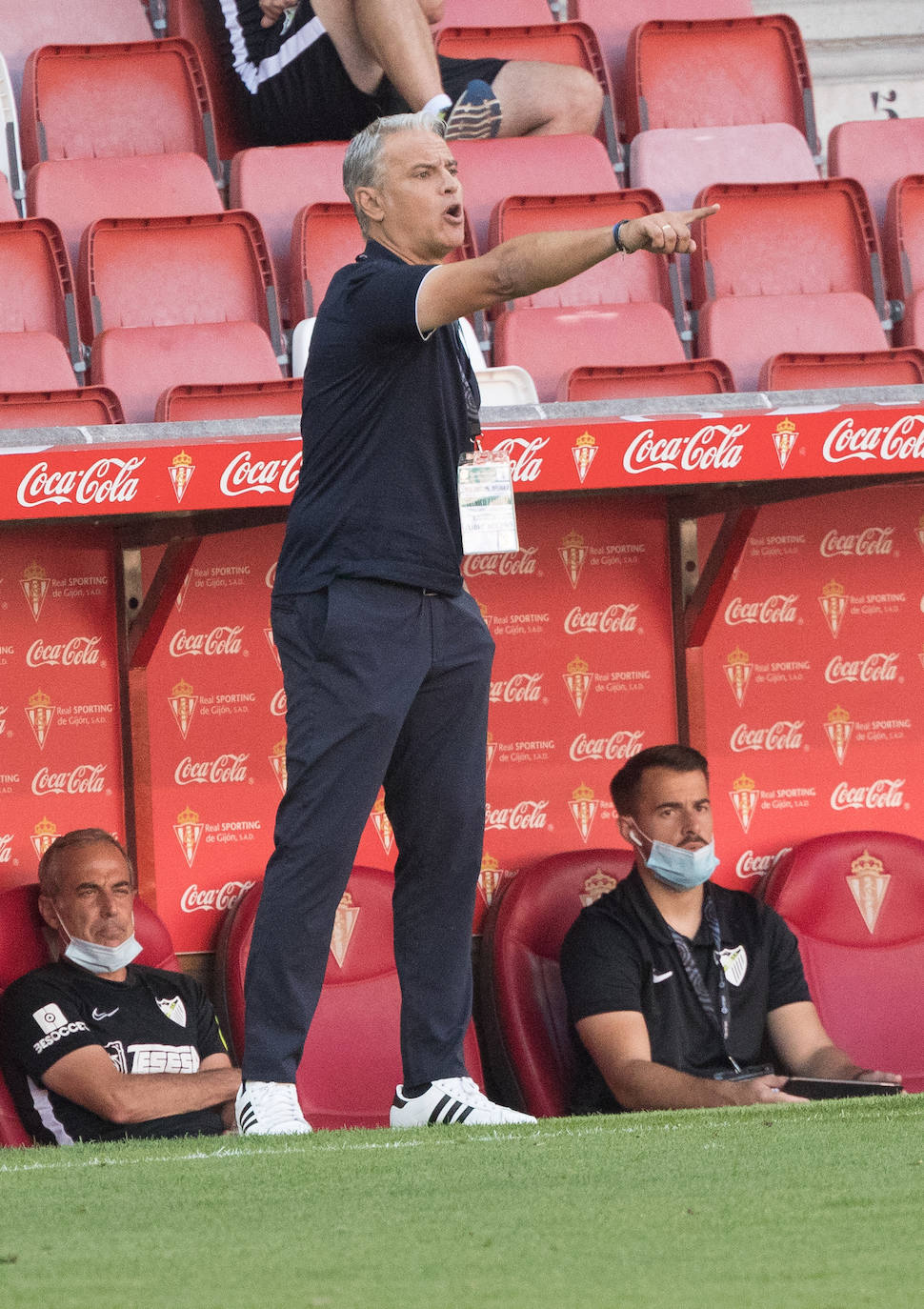 Derrota del Málaga en su visita al Sporting. 