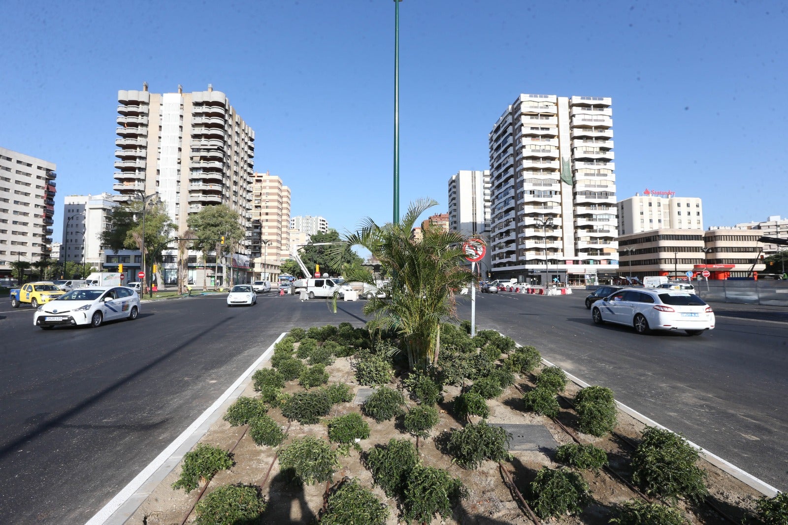 El viernes, 17 de julio, será una de esas fechas que se inscriben en las efemérides malagueñas. Ese día, más de diez años después de la primera ocupación por las obras del metro, se dará por terminada la reposición en superficie de la avenida de Andalucía.