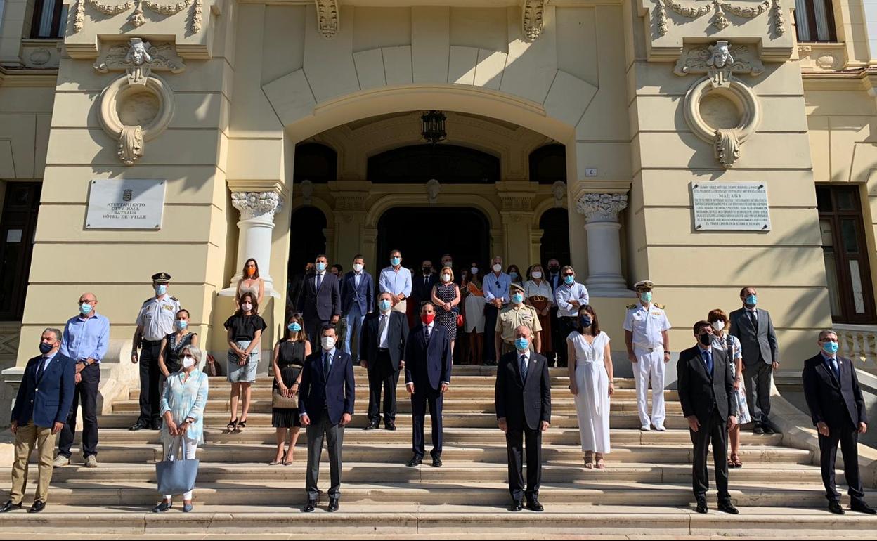 Moreno ha presidido el minuto de silencio en el Ayuntamiento.