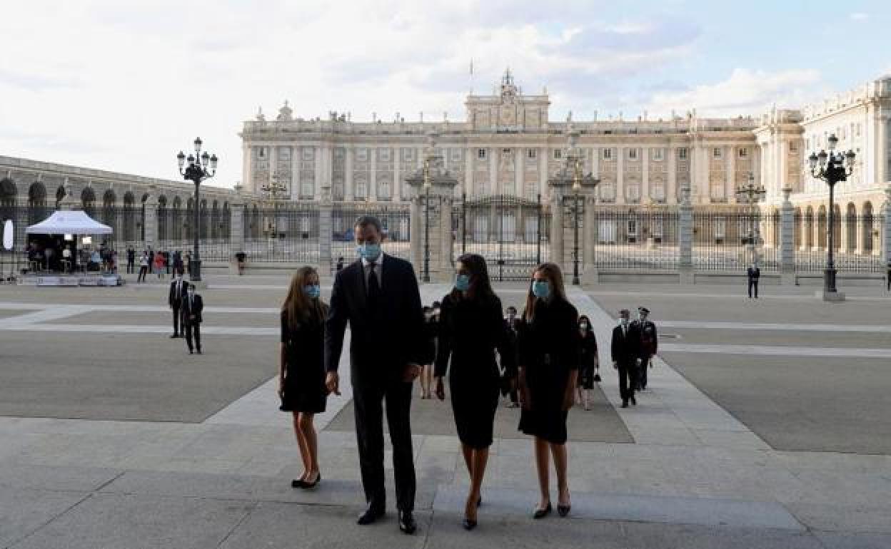 La Familia Real, a su llegada a la misa funeral en catedral de la Almudena la semana pasada. 