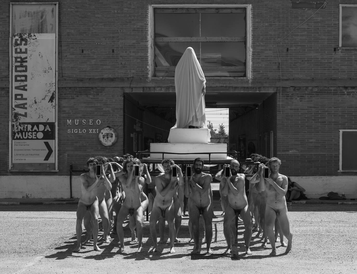Fotos: Imágenes de la performance &#039;Ensayo de fe&#039;, de Ernesto Artillo