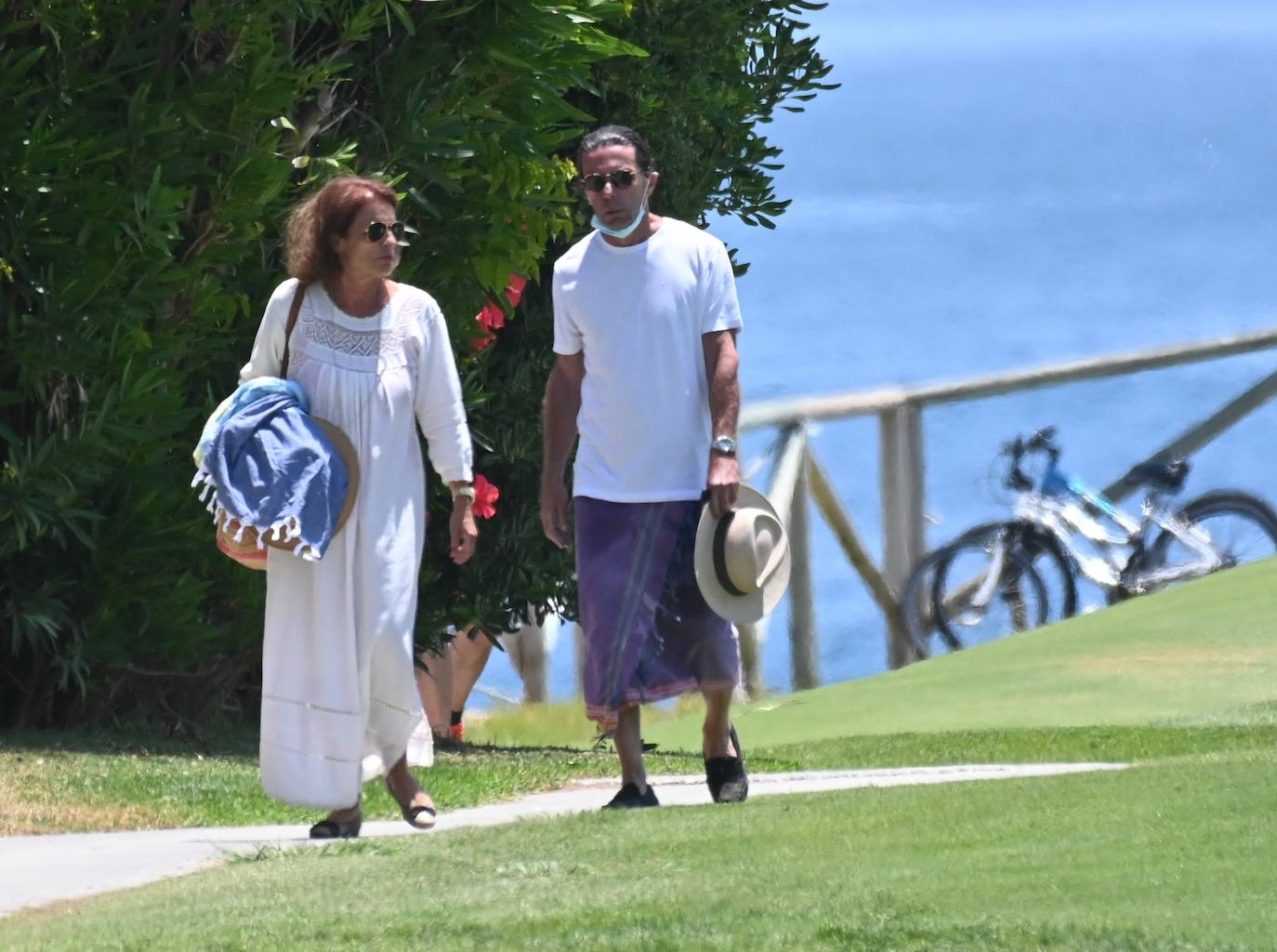 Los Aznar regresan de la playa