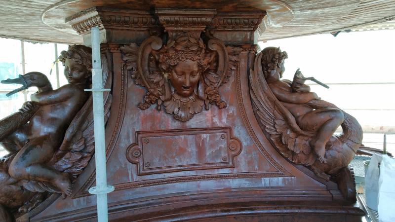 El Ayuntamiento saca lustre a una de las fuentes más emblemáticas de Málaga, fundida en el siglo XIX en Francia y que antes estuvo en las hoy plazas de la Constitución y de la Marina