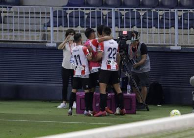 Imagen secundaria 1 - El Logroñés asciende a Segunda División en La Rosaleda