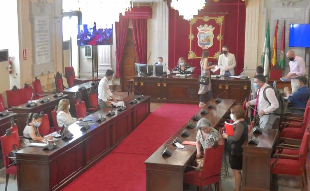 Los concejales, al finalizar la comisión de Economía este mediodía.