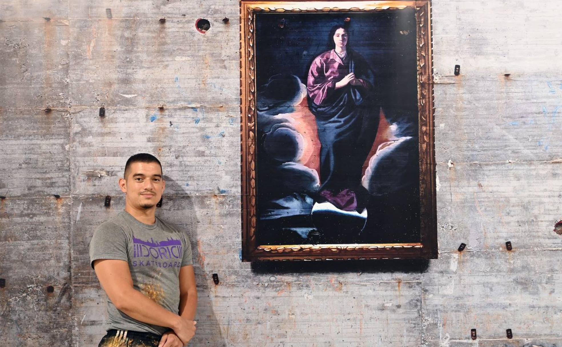 Julio Anaya comenzó su carrera recreando clásicos de la Historia del Arte en edificios abandonados que luego fotografiaba, como en esta pieza expuesta en Yusto/Giner. 