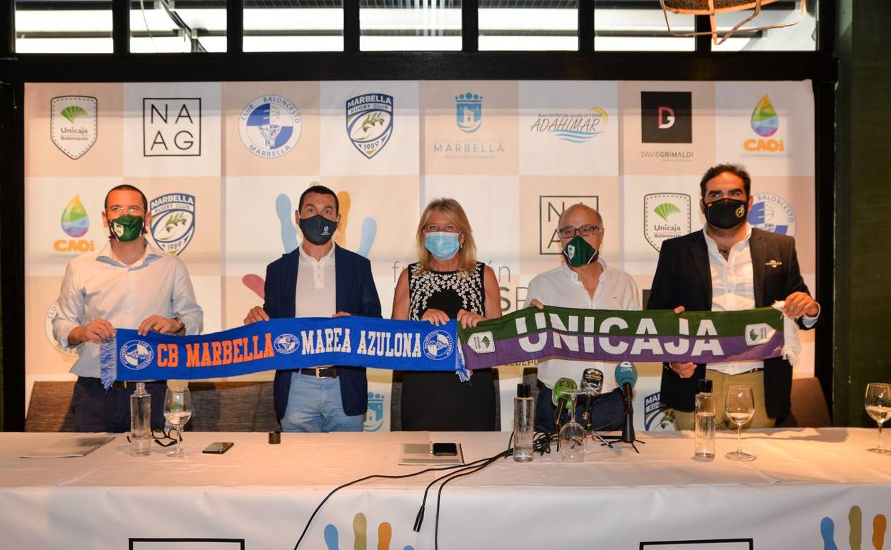 Francisco Saéz, Enrique Agüera, Ángeles Muñoz, Eduardo García y Manuel Cardeña, ayer en la presentación del acuerdo en el restaurante Naga.