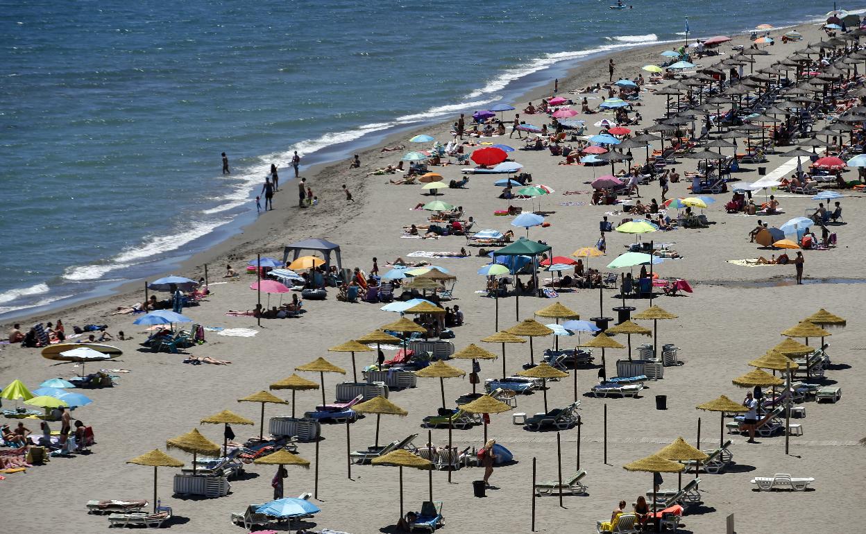 Fuengirola sancionará con multas de hasta 1.500 euros a los bañistas que no respeten la bandera roja en playas