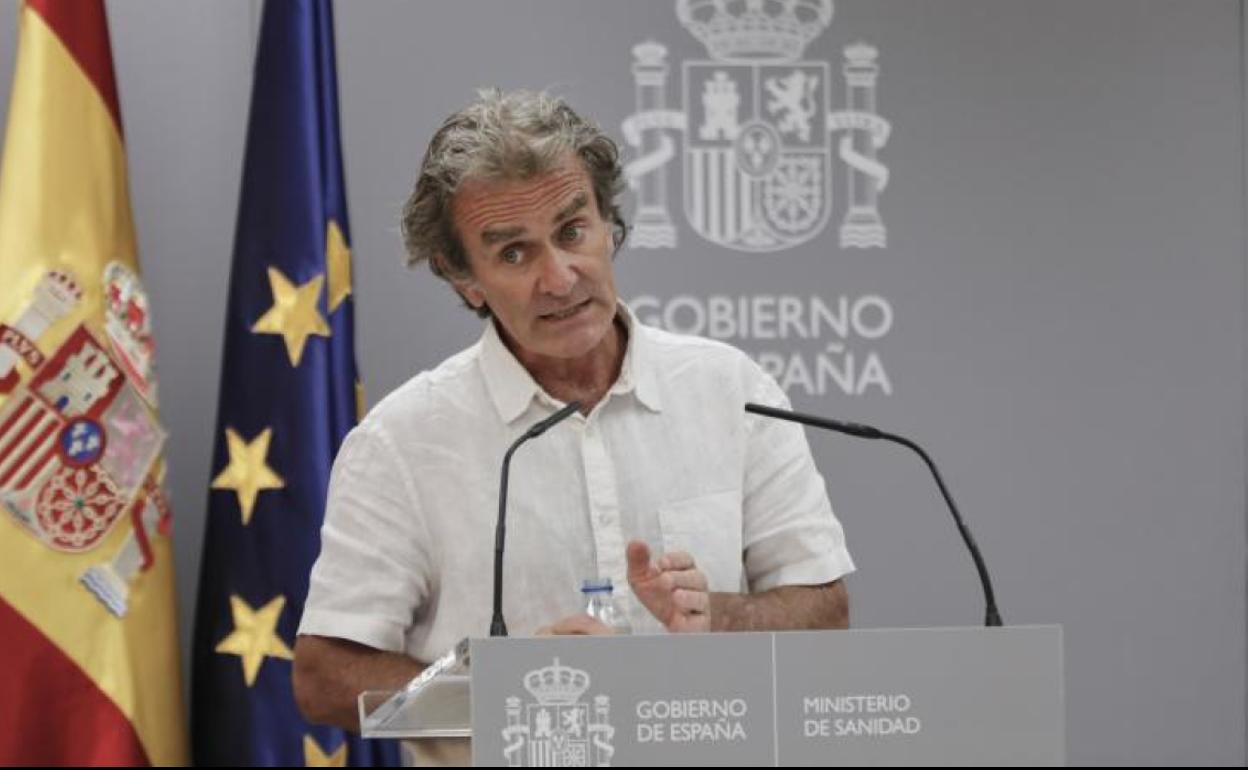 Fernando Simón avisa de que ya hay jóvenes con «cuadros graves» de COVID-19 «ingresados en UCI»