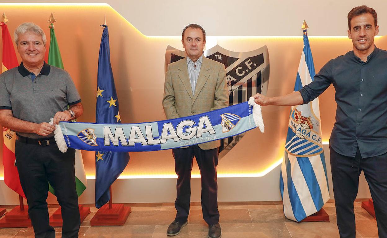 Hernández Navarrete, José María Muñoz y Raúl Iznata posan tras cerrar los nombramientos. 