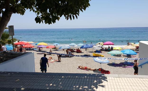 Varias playas y calas de la provincia de Málaga cierran por exceso de aforo