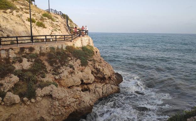 Acantilados situados entre Rincón de la Victoria y La Cala del Moral