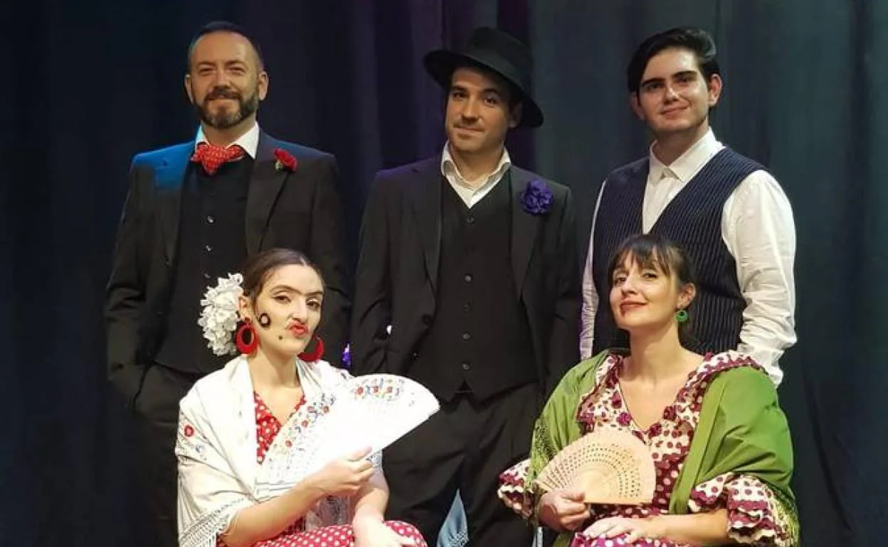 Gala Barquero, Álex Lavado, Estefanía Boutín, David Fernández y Fali Fuentes protagonizan 'Pepilla La Fea'. 