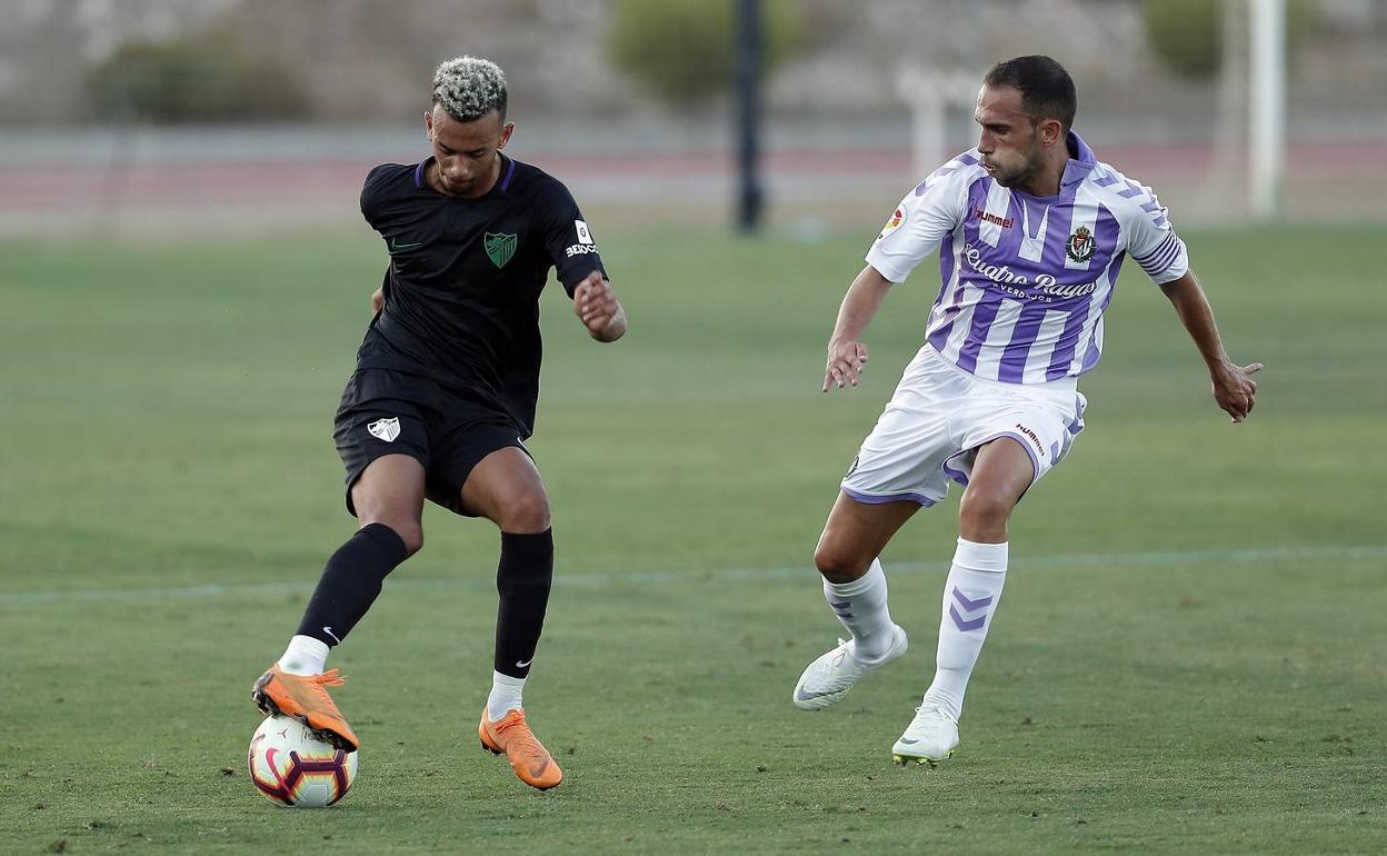 Hicham, durante el amistoso contra el Valladolid hace dos temporadas en Coín. 