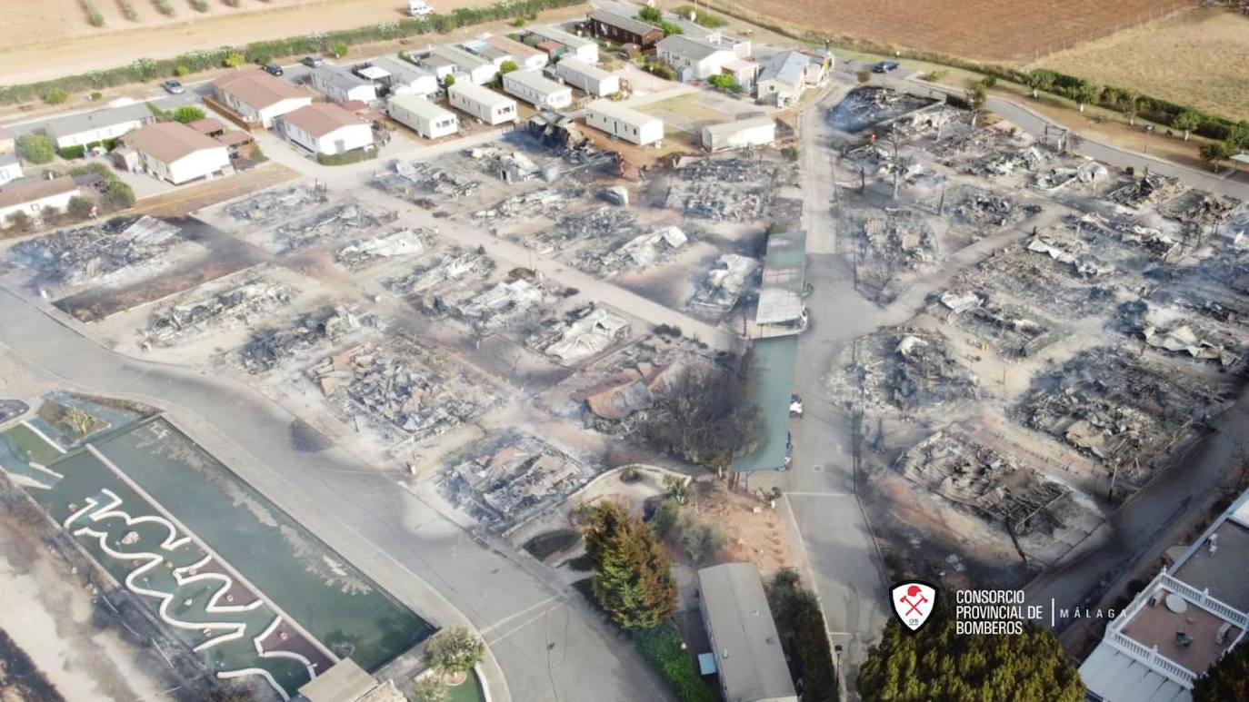 Fotos: Espectacular incendio en un camping de caravanas de Mollina