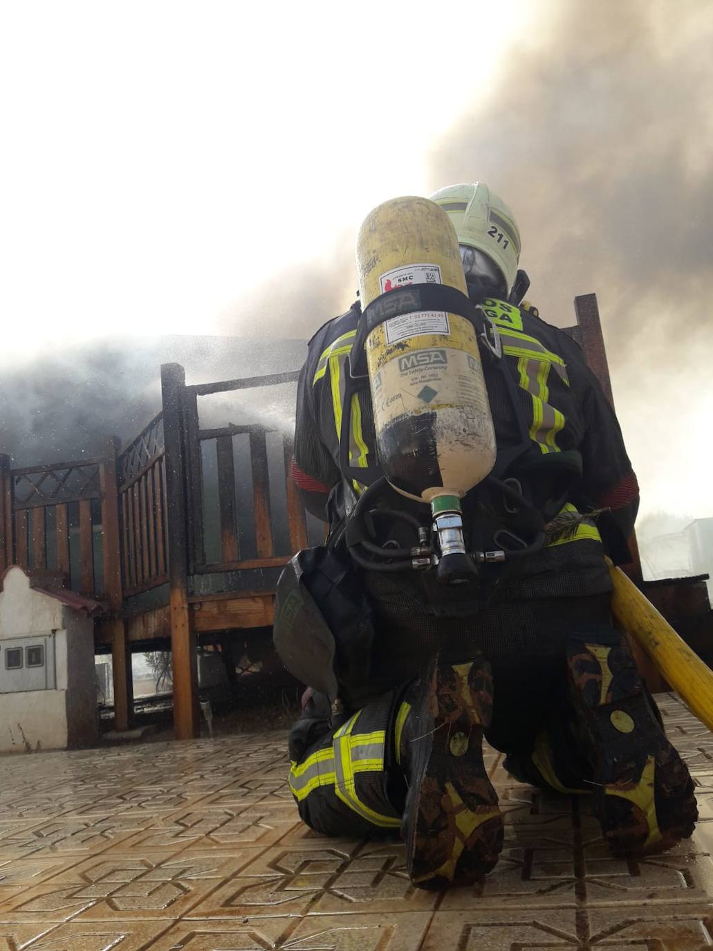 Fotos: Espectacular incendio en un camping de caravanas de Mollina