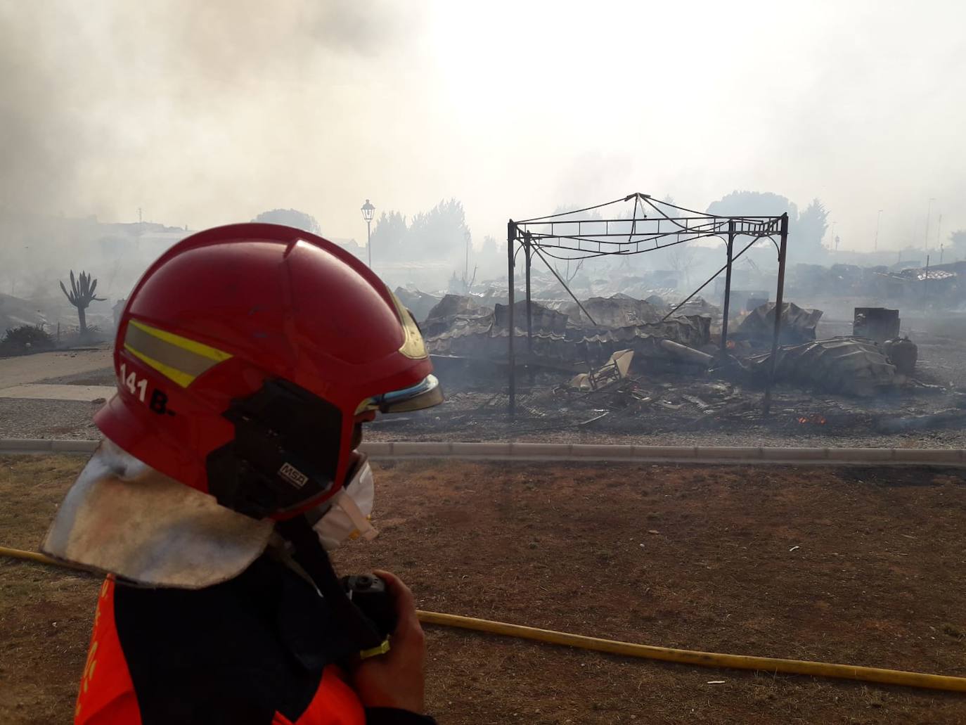 Fotos: Espectacular incendio en un camping de caravanas de Mollina