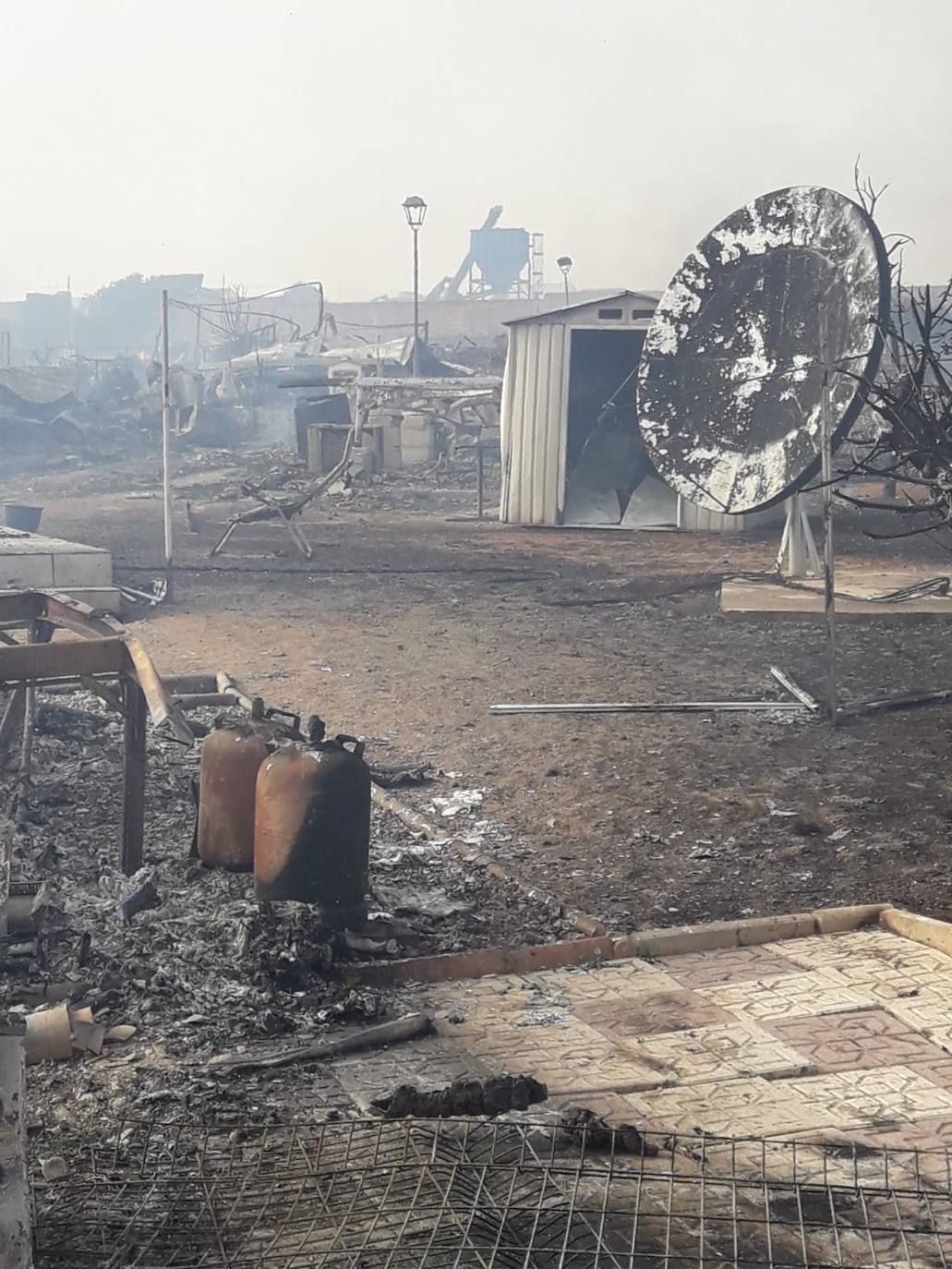 Fotos: Espectacular incendio en un camping de caravanas de Mollina