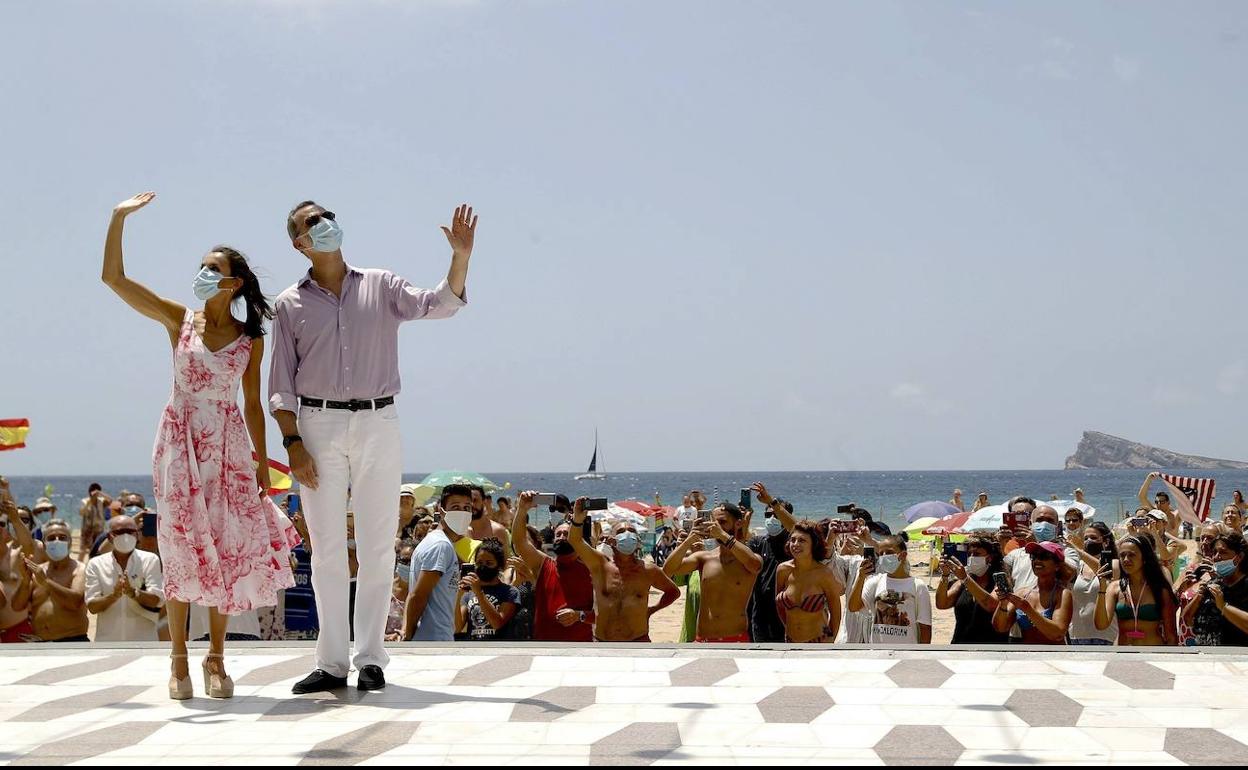 Felipe VI y doña Letizia visitan Benidorm (Alicante) a principios de julio, durante su gira por las comunidades autónomas tras el estado de alarma.