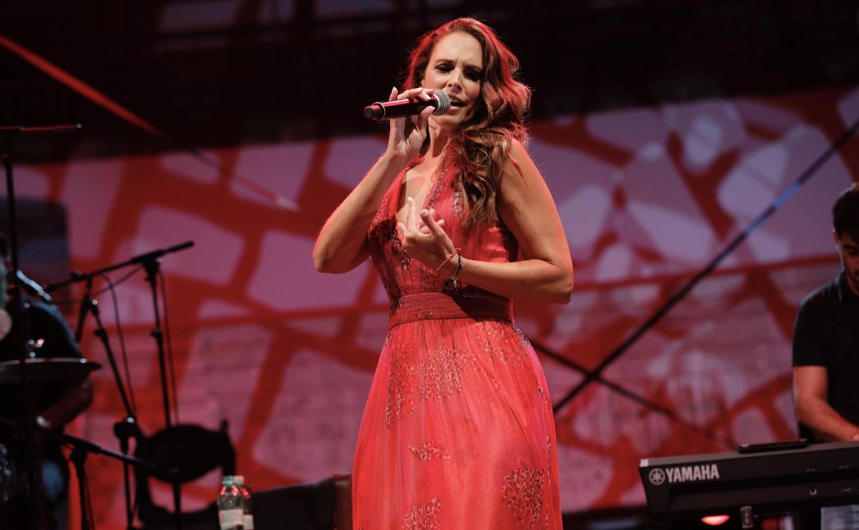 La nerjeña lleva casi 20 años encima de los escenarios . 