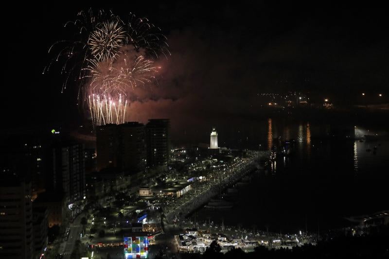 Fotos: Las mejores imágenes de los fuegos artificiales de la Feria de Málaga de los últimos años