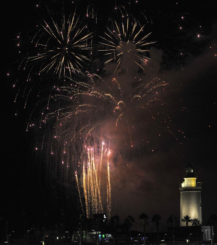 Fotos: Las mejores imágenes de los fuegos artificiales de la Feria de Málaga de los últimos años