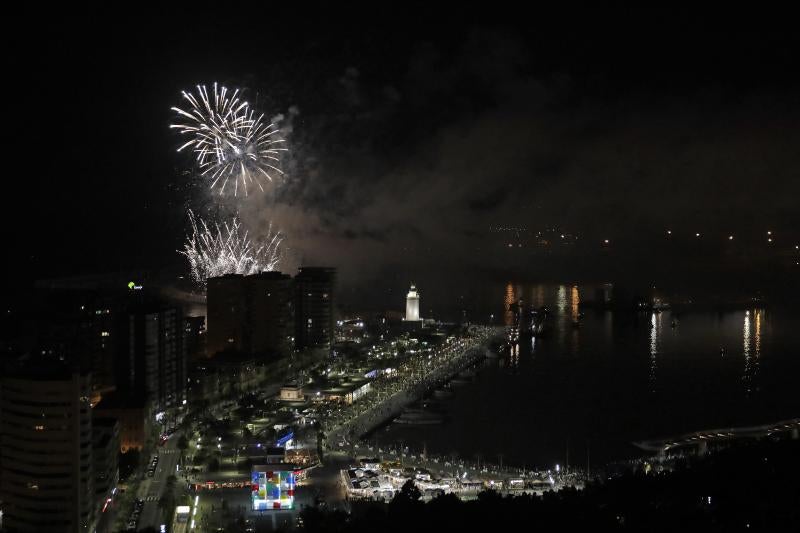 Fotos: Las mejores imágenes de los fuegos artificiales de la Feria de Málaga de los últimos años