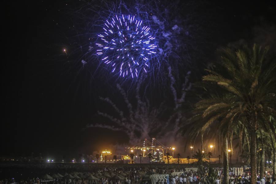 Fotos: Las mejores imágenes de los fuegos artificiales de la Feria de Málaga de los últimos años