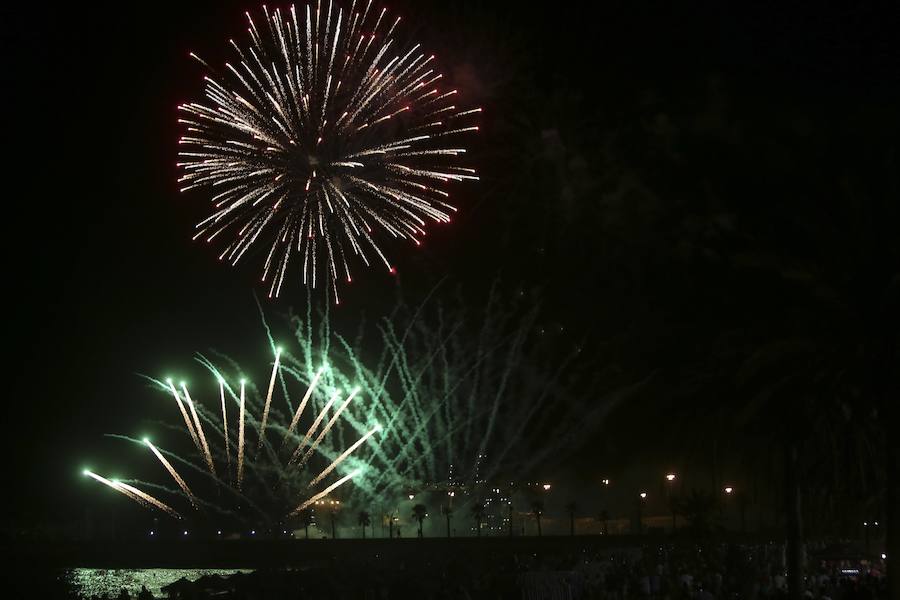 Fotos: Las mejores imágenes de los fuegos artificiales de la Feria de Málaga de los últimos años