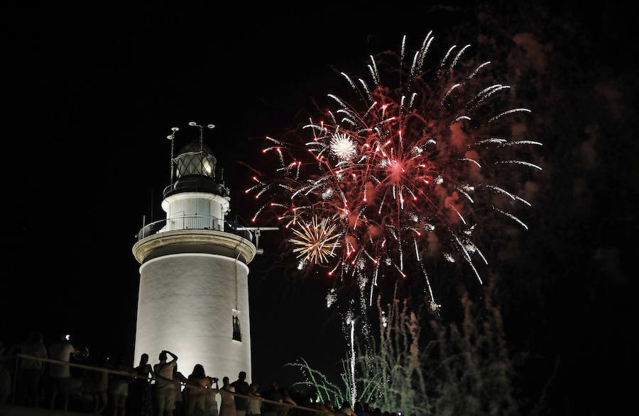 Fotos: Las mejores imágenes de los fuegos artificiales de la Feria de Málaga de los últimos años