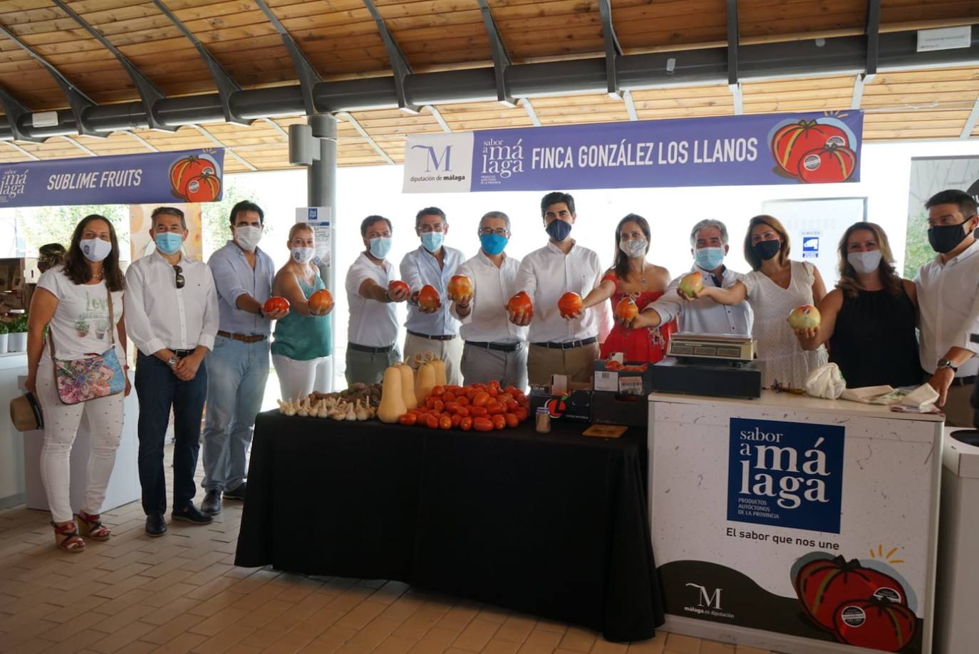 El Mercado Agroalimentario acoge la tradicional subasta de esta exclusiva variedad de tomates, cuya recaudación se destinará a Cruz Roja