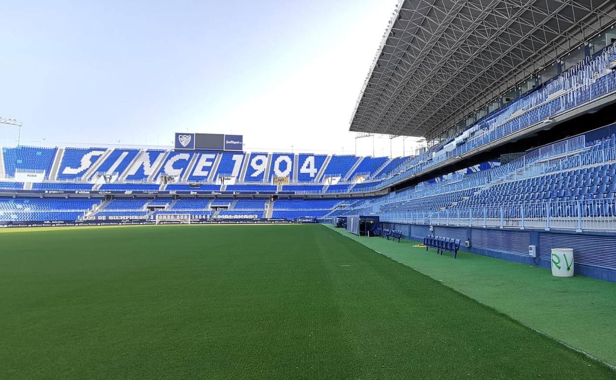 Imagen del césped de La Rosaleda durante el mes de junio. 