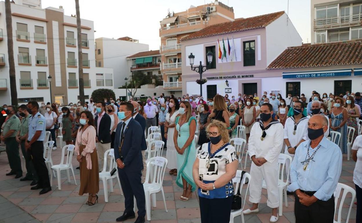 Misa en honor a la Virgen del Carmen en El Morche, el pasado domingo, con el alcalde en primer término.