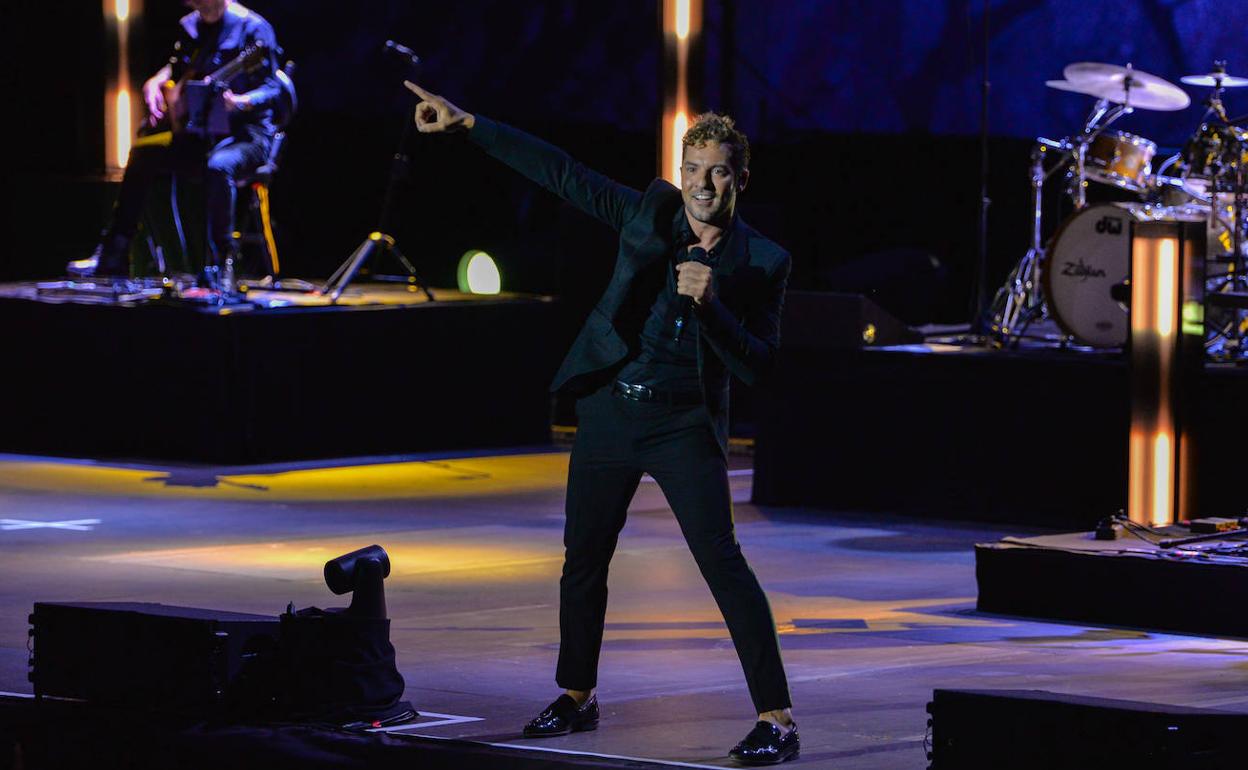 David Bisbal, en un momento de su concierto de ayer en Starlite Marbella. 