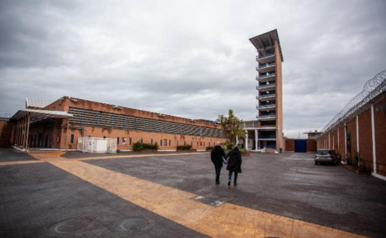 Una trabajadora de la prisión de Alhaurín de la Torre da positivo en Covid-19