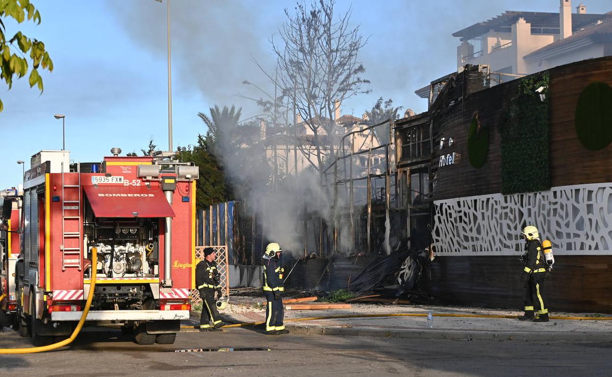 Bomberos, en el lugar del suceso. 