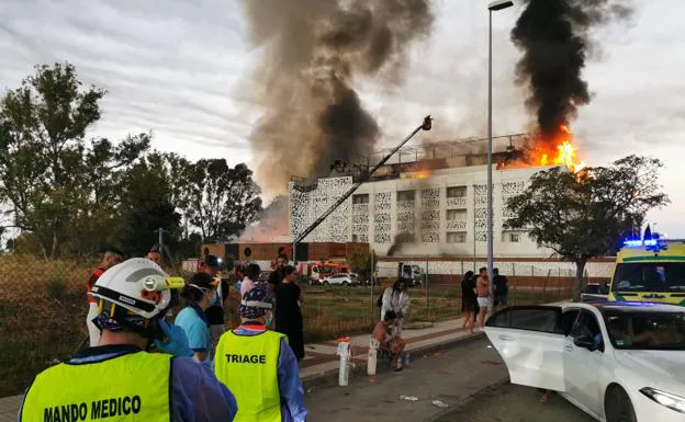 Un fallecido y nueve heridos en un incendio declarado en el hotel Sisu Marbella 