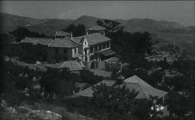 Imagen de la casa y la ermita hacia 1930. 