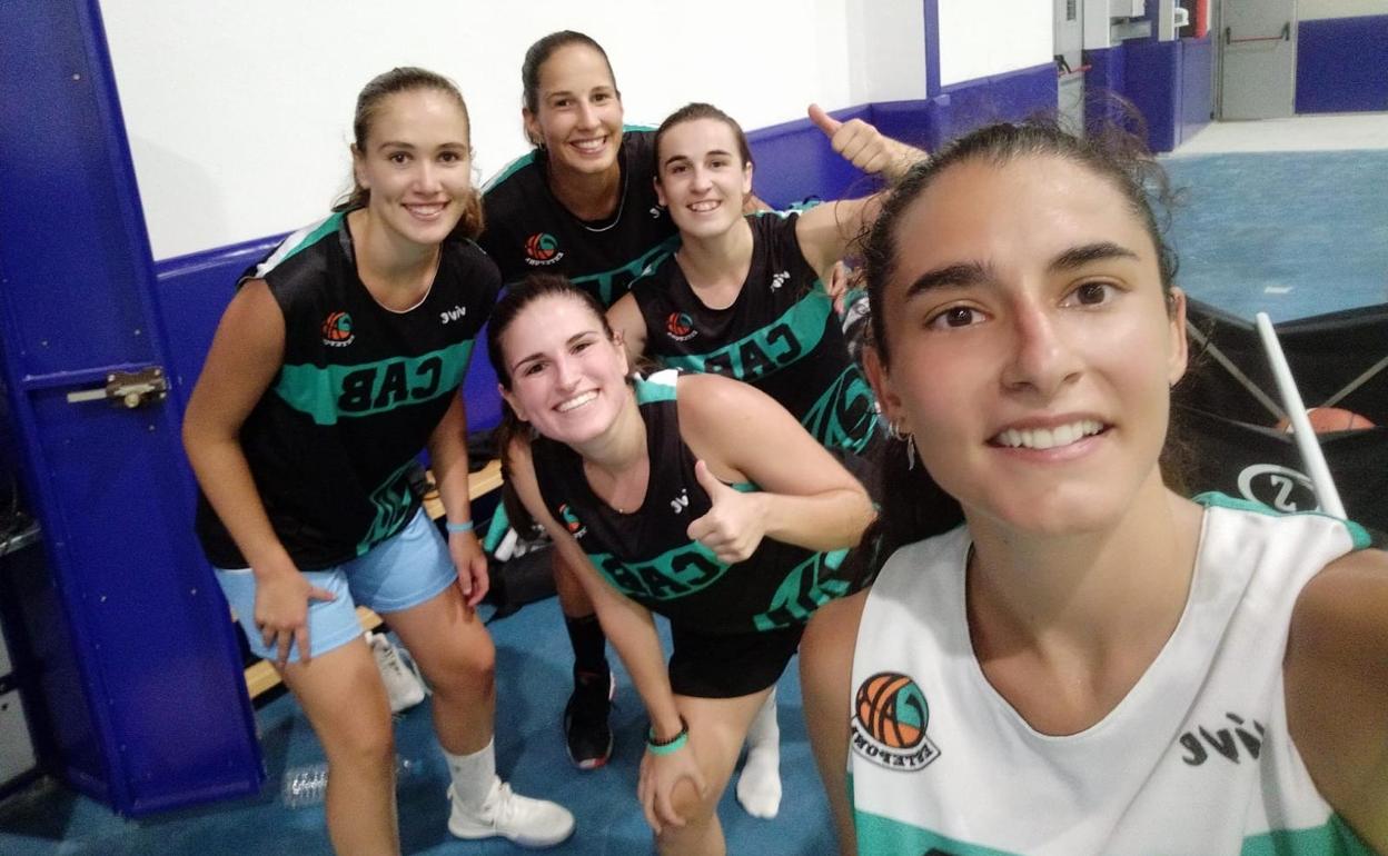 Arrivi, Bajo, Senosiain, Markovic y Vera tras acabar uno de los entrenos de ayer. 